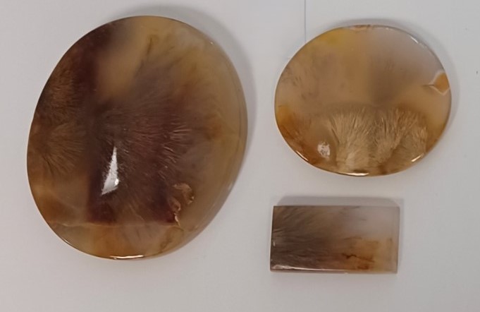 3 polished pieces of agate
