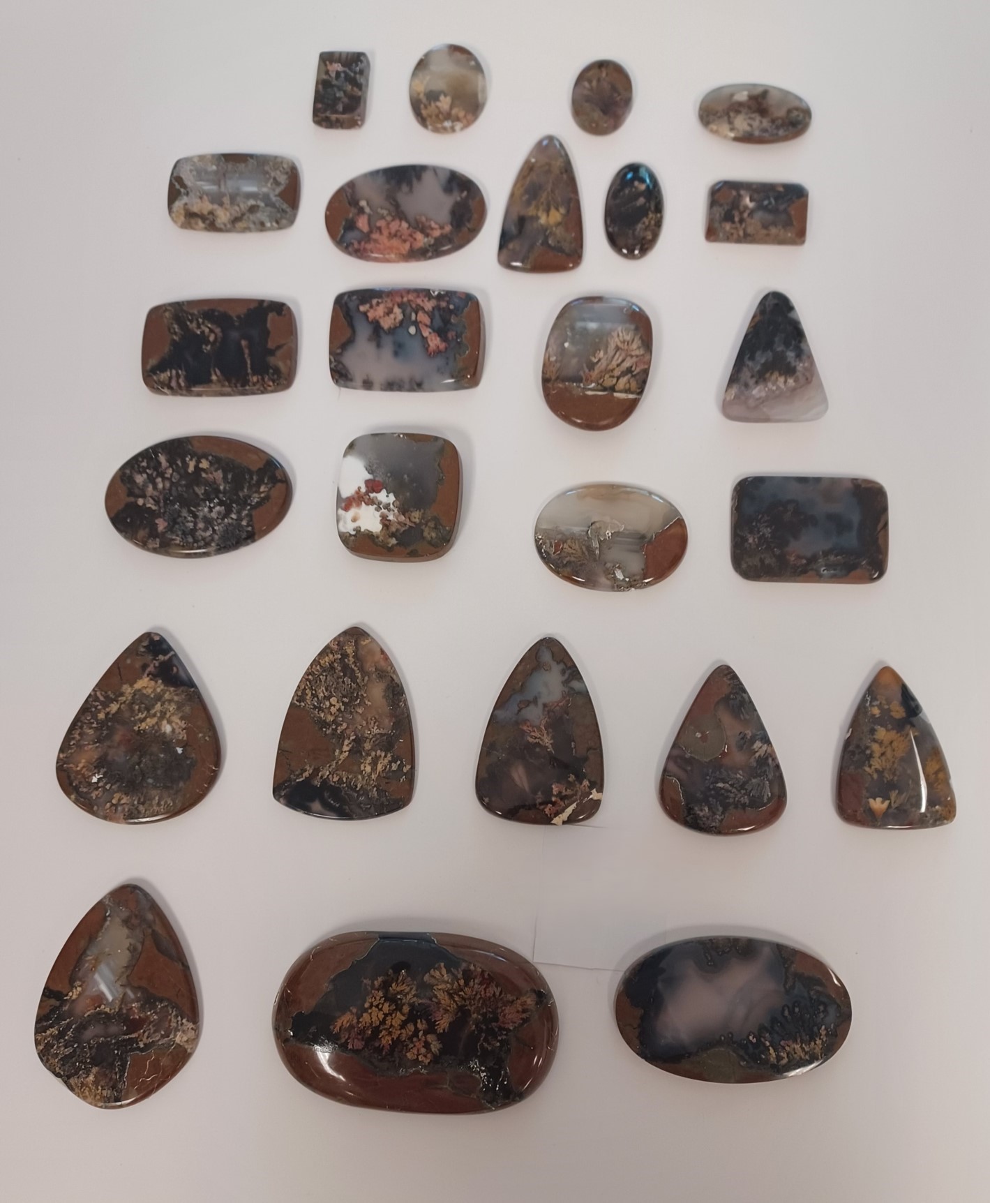 Smaller plume agates in various colors and shapes.