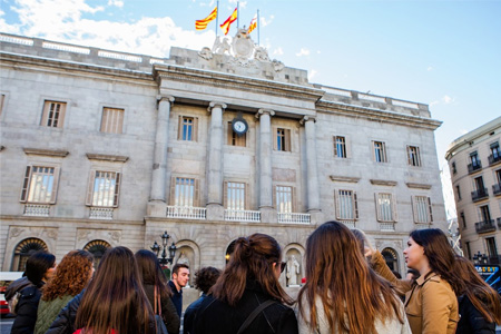 COCC students listen to a lecture outside the Spanish Capital building